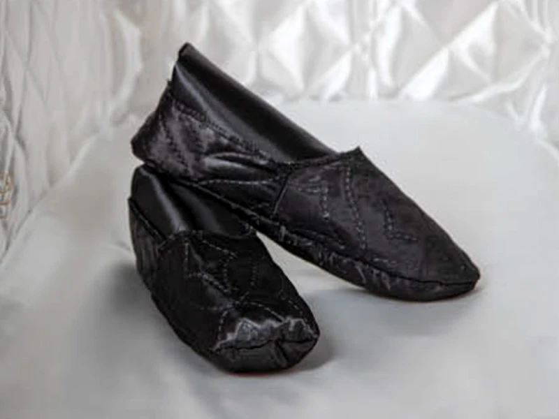 Тапочки для похорон атлас стеганые черные